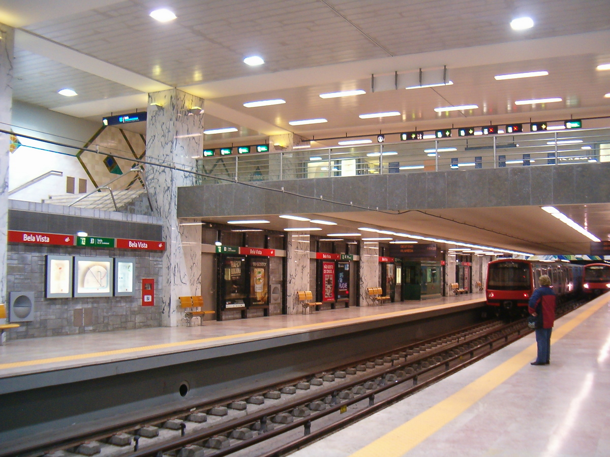 Bela Vista metro station showcases Querubim Lapa's ceramic tilework